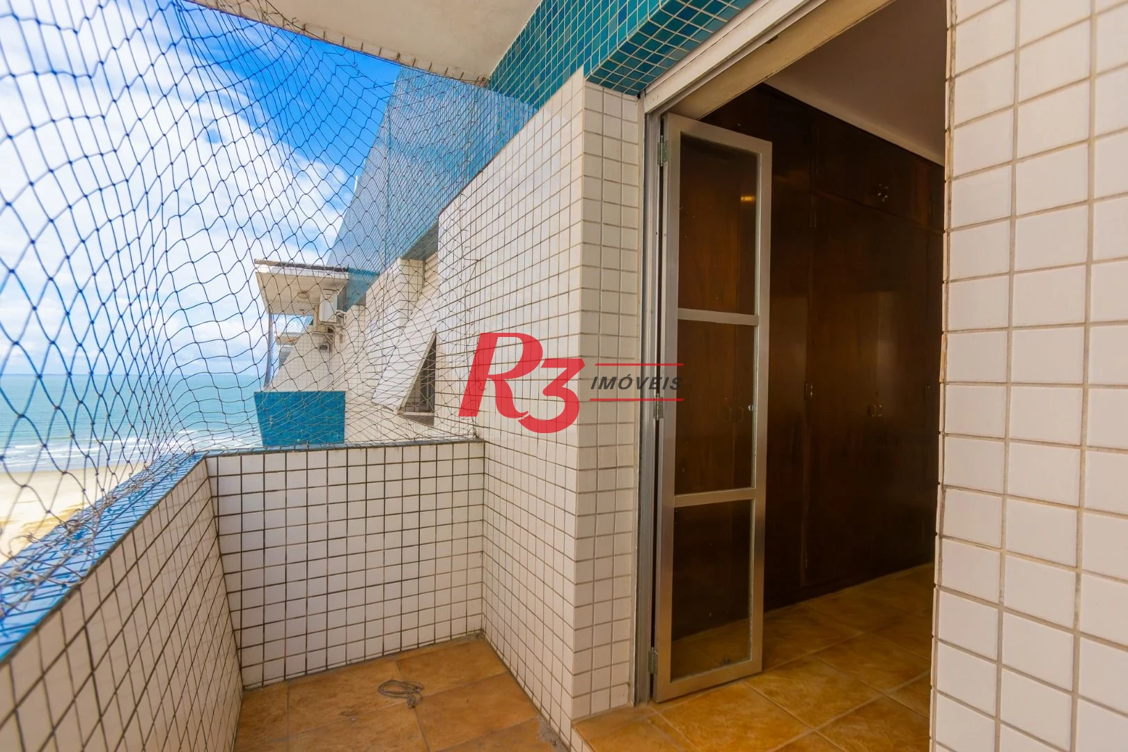 Apartamento com 2 dormitórios à venda, 62 m² por R$ 690.000,00 - Gonzaga - Santos/SP
