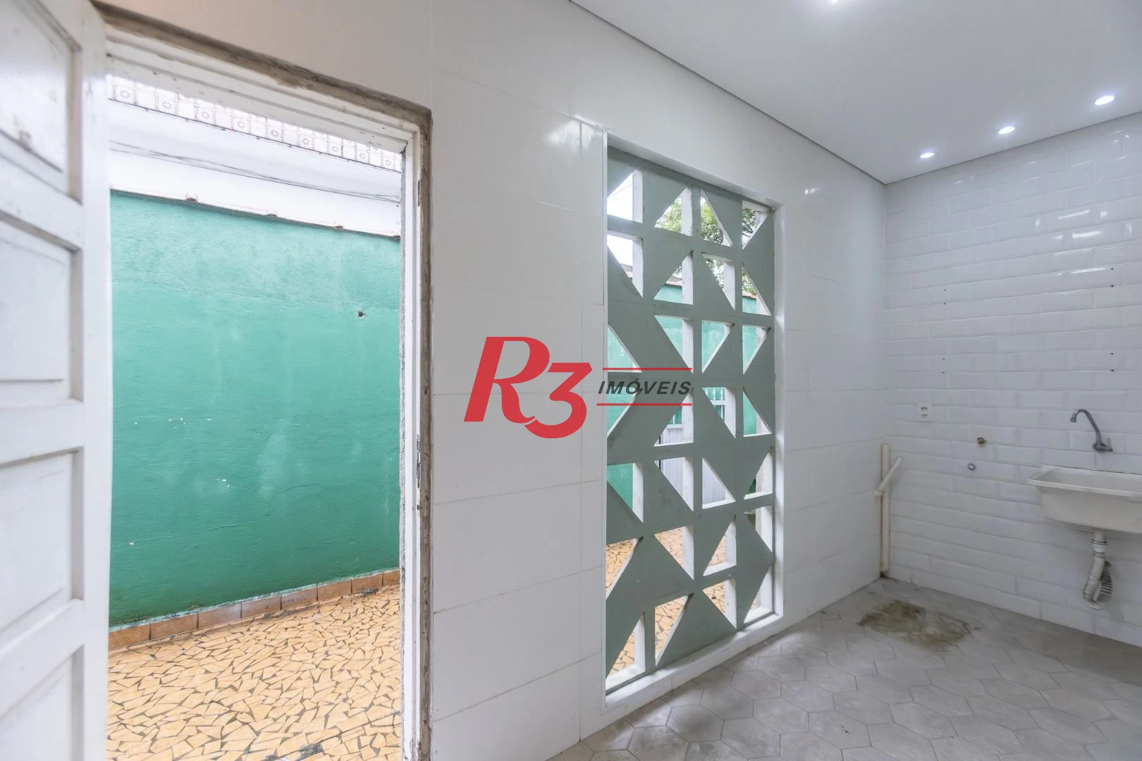 Casa com 3 dormitórios à venda, 229 m² por R$ 480.000,00 - Santa Maria - Santos/SP
