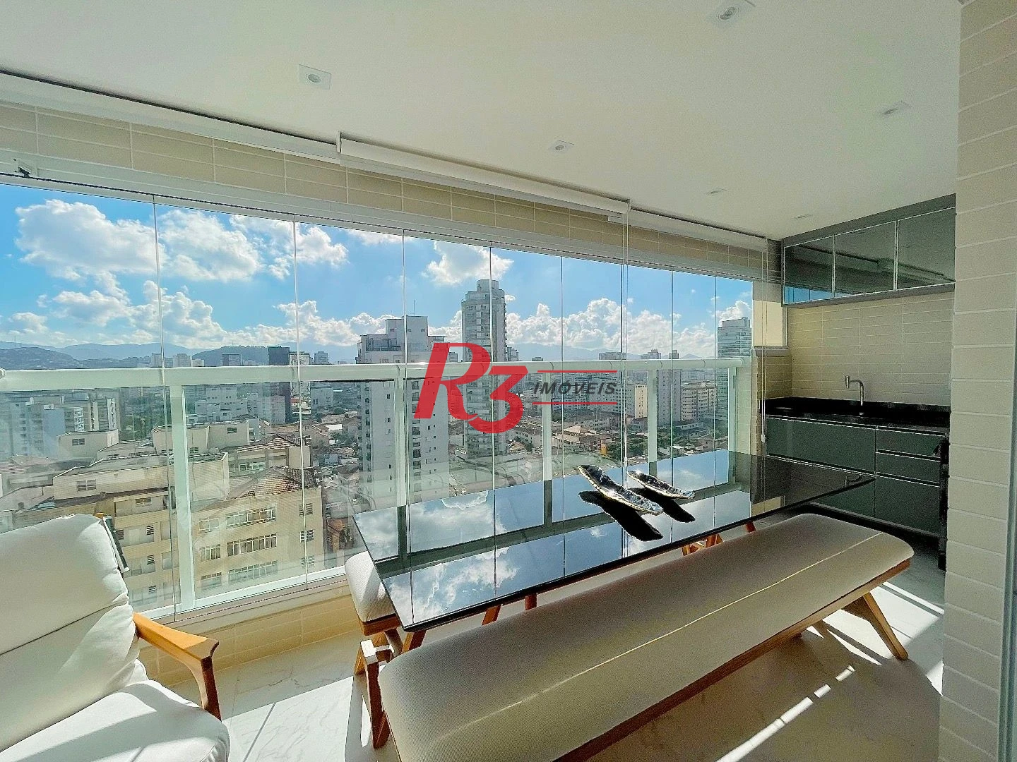 Apartamento com 3 dormitórios para alugar, 100 m² por R$ 22.000,00/mês - Gonzaga - Santos/SP