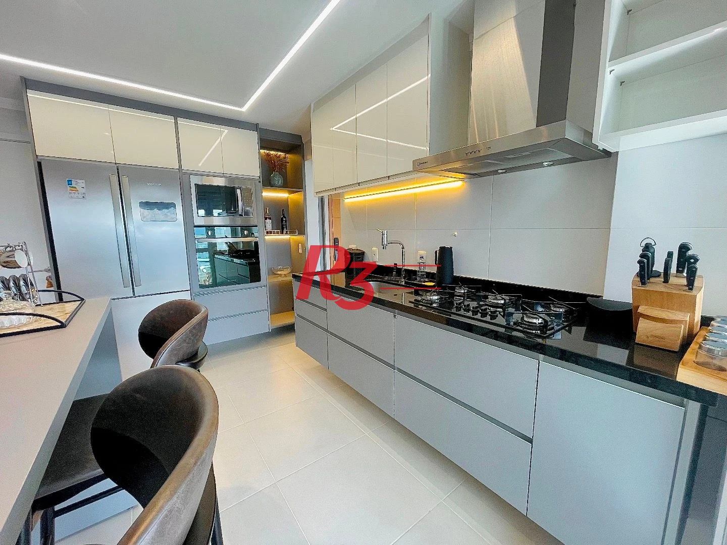 Apartamento com 3 dormitórios para alugar, 100 m² por R$ 22.000,00/mês - Gonzaga - Santos/SP