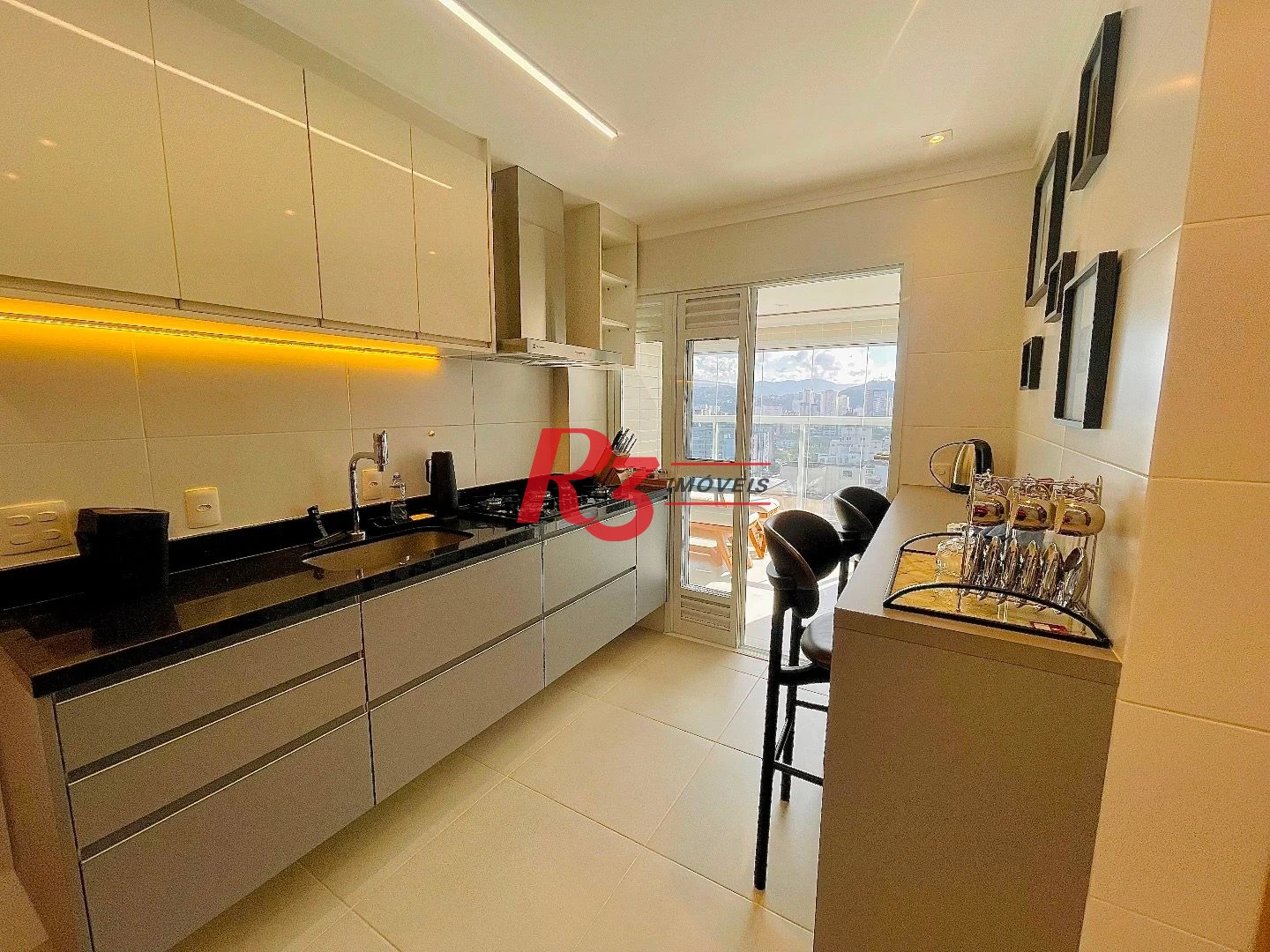 Apartamento com 3 dormitórios para alugar, 100 m² por R$ 22.000,00/mês - Gonzaga - Santos/SP