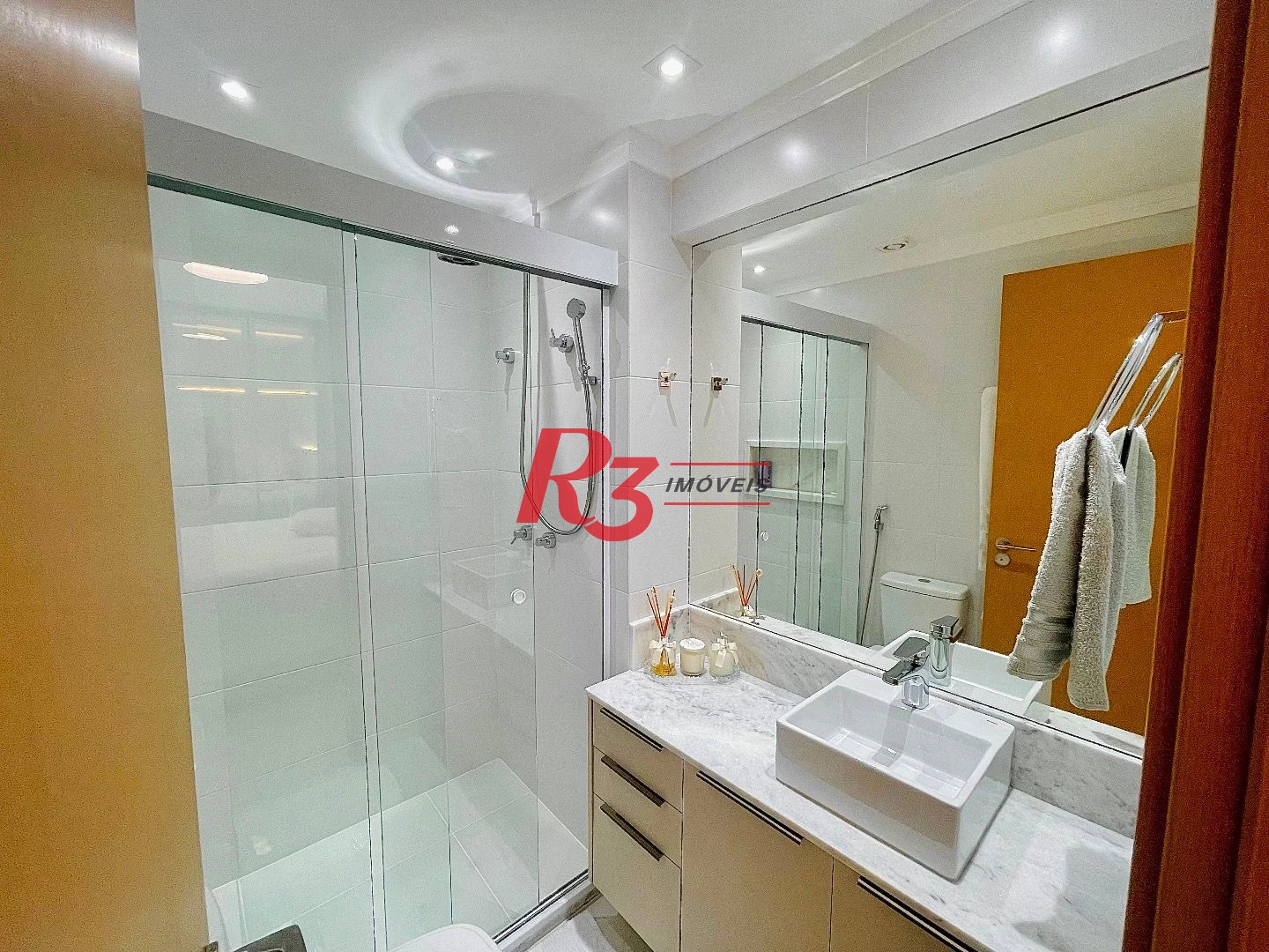 Apartamento com 3 dormitórios para alugar, 100 m² por R$ 22.000,00/mês - Gonzaga - Santos/SP