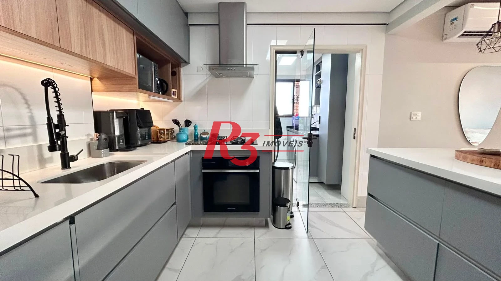 Apartamento com 2 dormitórios à venda, 82 m² por R$ 900.000,00 - Embaré - Santos/SP