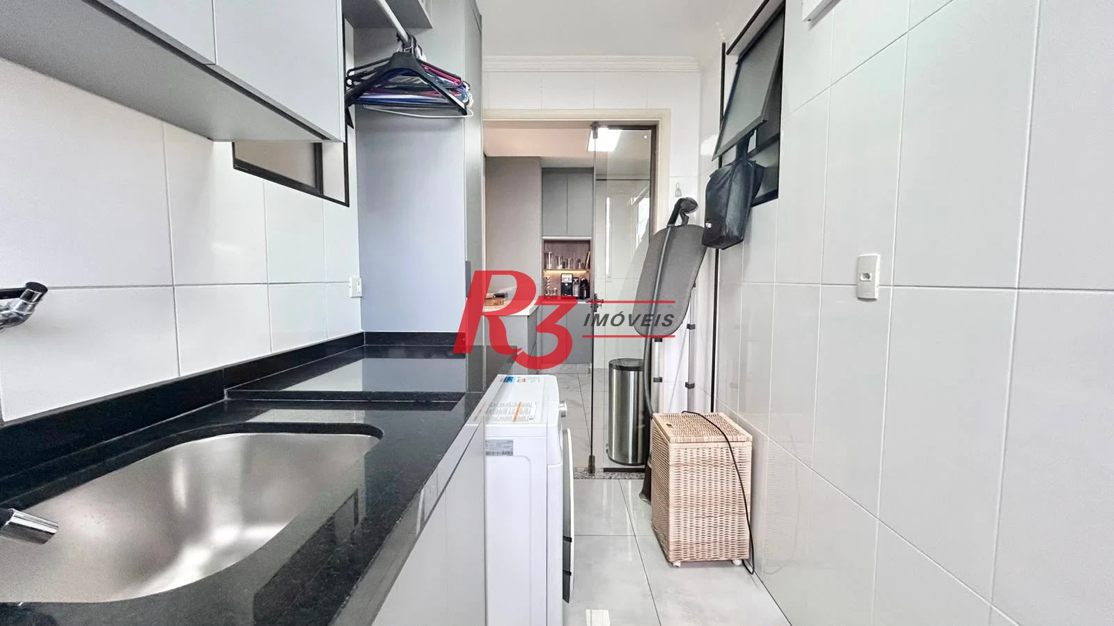 Apartamento com 2 dormitórios à venda, 82 m² por R$ 900.000,00 - Embaré - Santos/SP