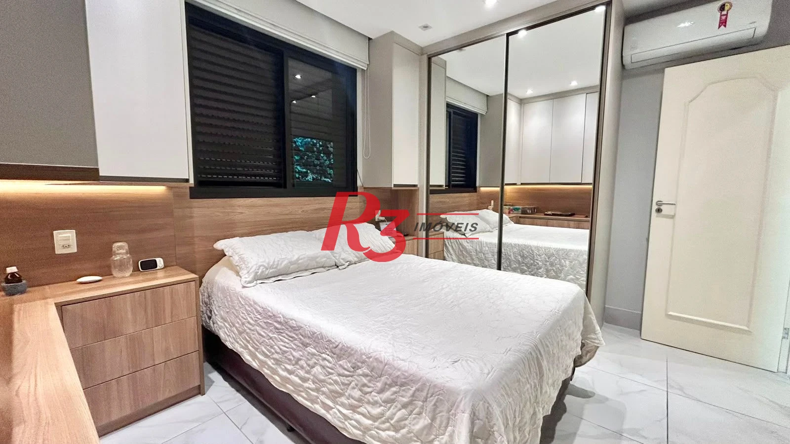 Apartamento com 2 dormitórios à venda, 82 m² por R$ 900.000,00 - Embaré - Santos/SP