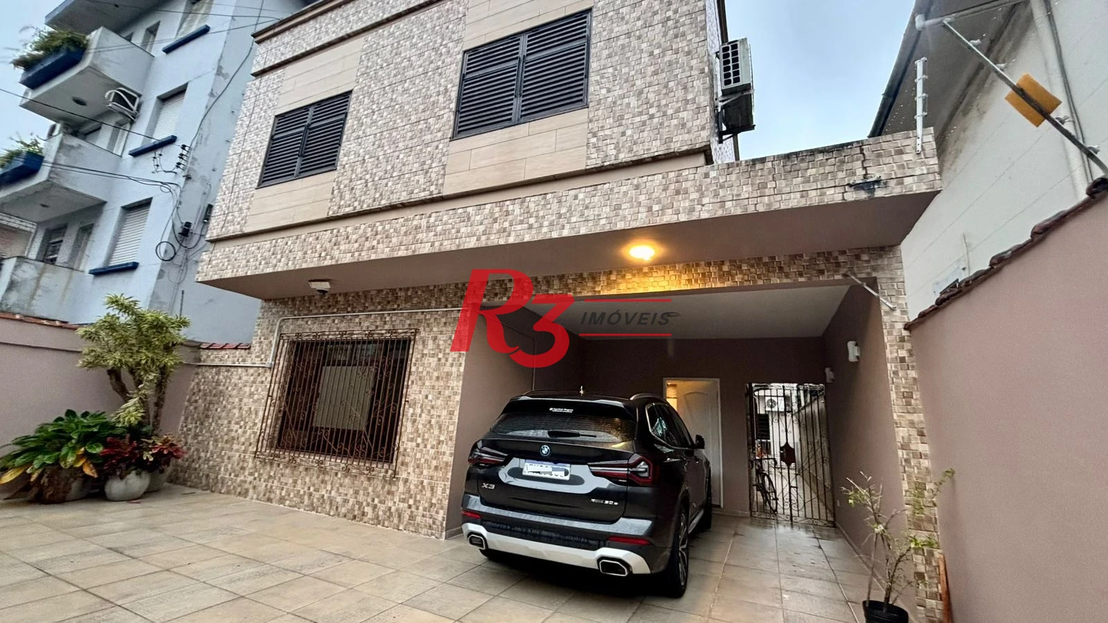 Sobrado com 4 dormitórios à venda, 276 m² por R$ 2.000.000,00 - Boqueirão - Santos/SP