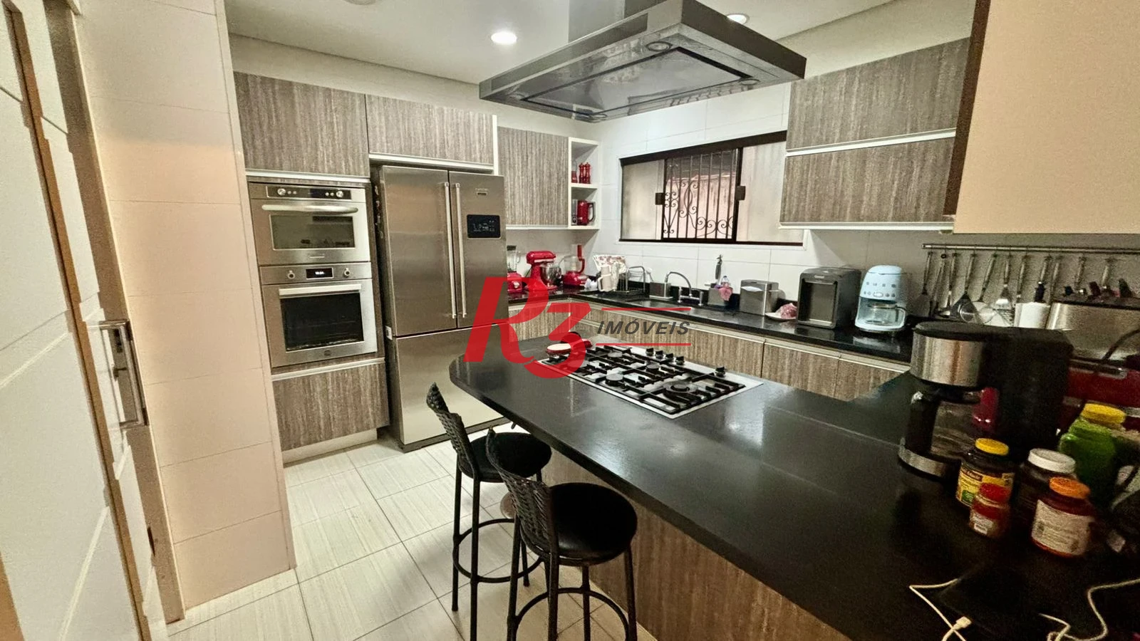 Sobrado com 4 dormitórios à venda, 276 m² por R$ 2.000.000,00 - Boqueirão - Santos/SP