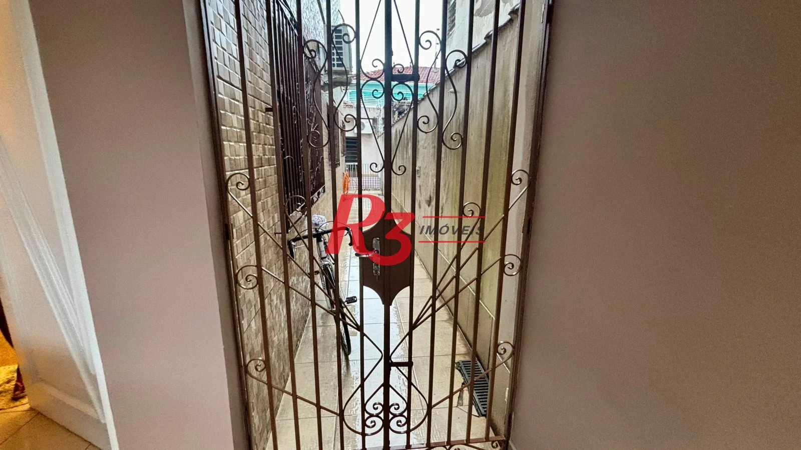Sobrado com 4 dormitórios à venda, 276 m² por R$ 2.000.000,00 - Boqueirão - Santos/SP