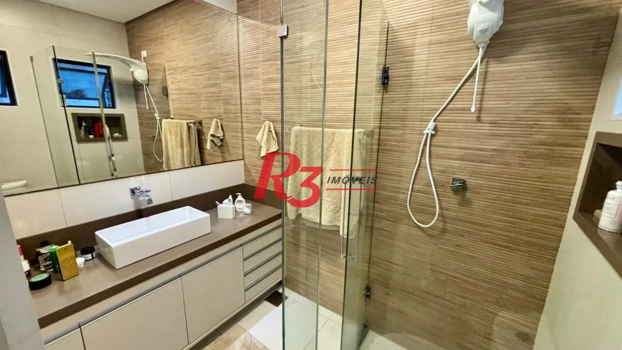 Sobrado com 4 dormitórios à venda, 276 m² por R$ 2.000.000,00 - Boqueirão - Santos/SP