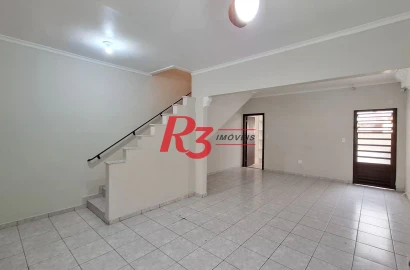 Casa sobrado à venda,  com 3 quartos (1 suíte), 2 vagas, piscina, no Gonzaga, em Santos SP.