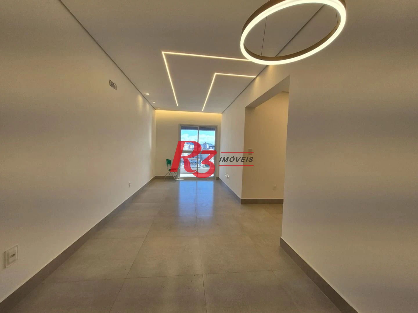 Que tal ser o 1° morador de um lindo apartamento que estamos alugando em Santos, com 2 quartos, sacada e lazer completo, tudo novinho?