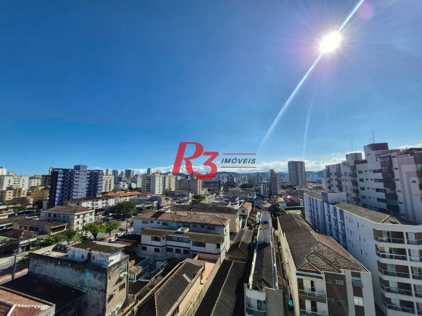 Que tal ser o 1° morador de um lindo apartamento que estamos alugando em Santos, com 2 quartos, sacada e lazer completo, tudo novinho?