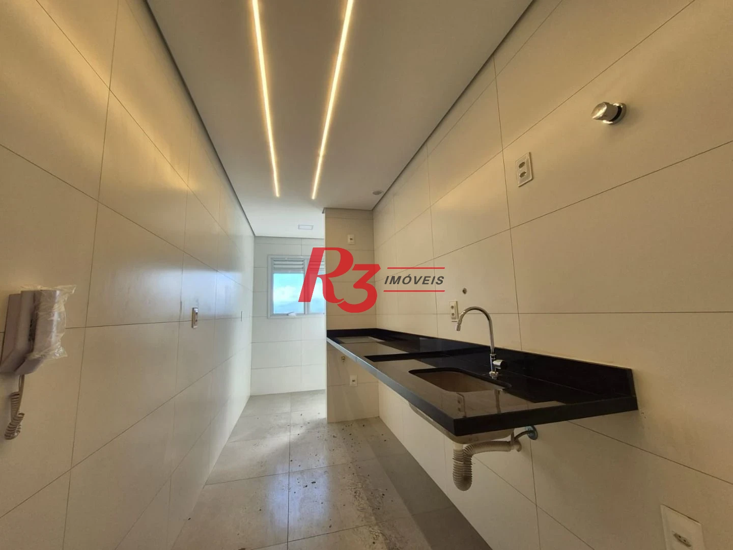 Que tal ser o 1° morador de um lindo apartamento que estamos alugando em Santos, com 2 quartos, sacada e lazer completo, tudo novinho?