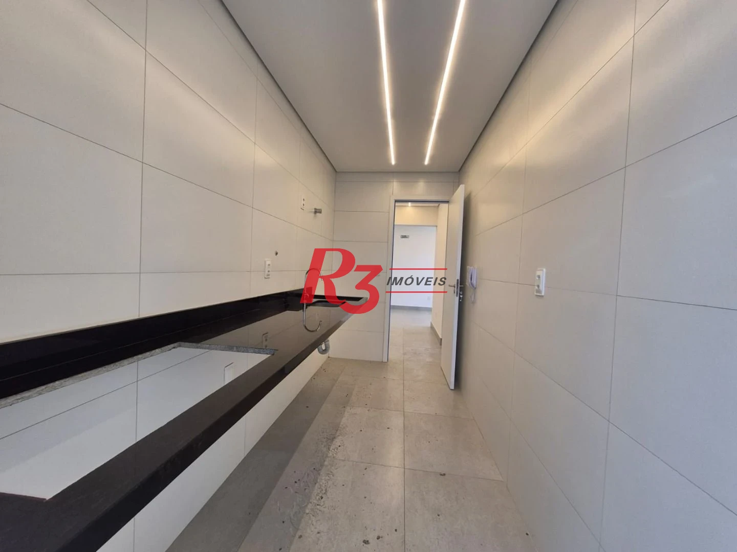Que tal ser o 1° morador de um lindo apartamento que estamos alugando em Santos, com 2 quartos, sacada e lazer completo, tudo novinho?