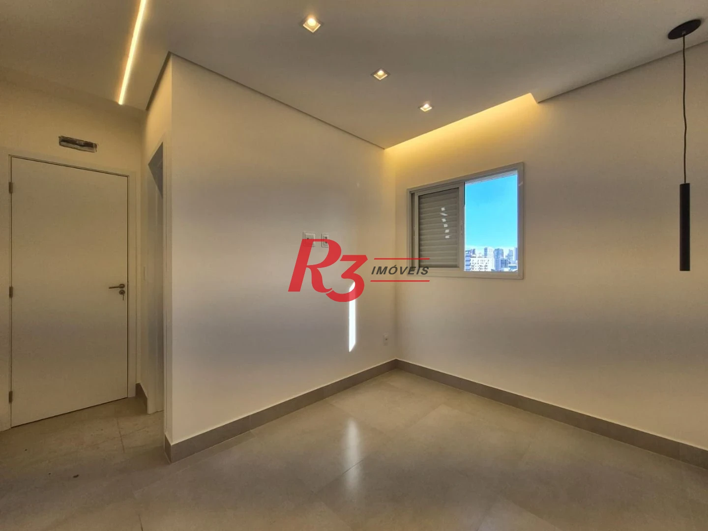 Que tal ser o 1° morador de um lindo apartamento que estamos alugando em Santos, com 2 quartos, sacada e lazer completo, tudo novinho?