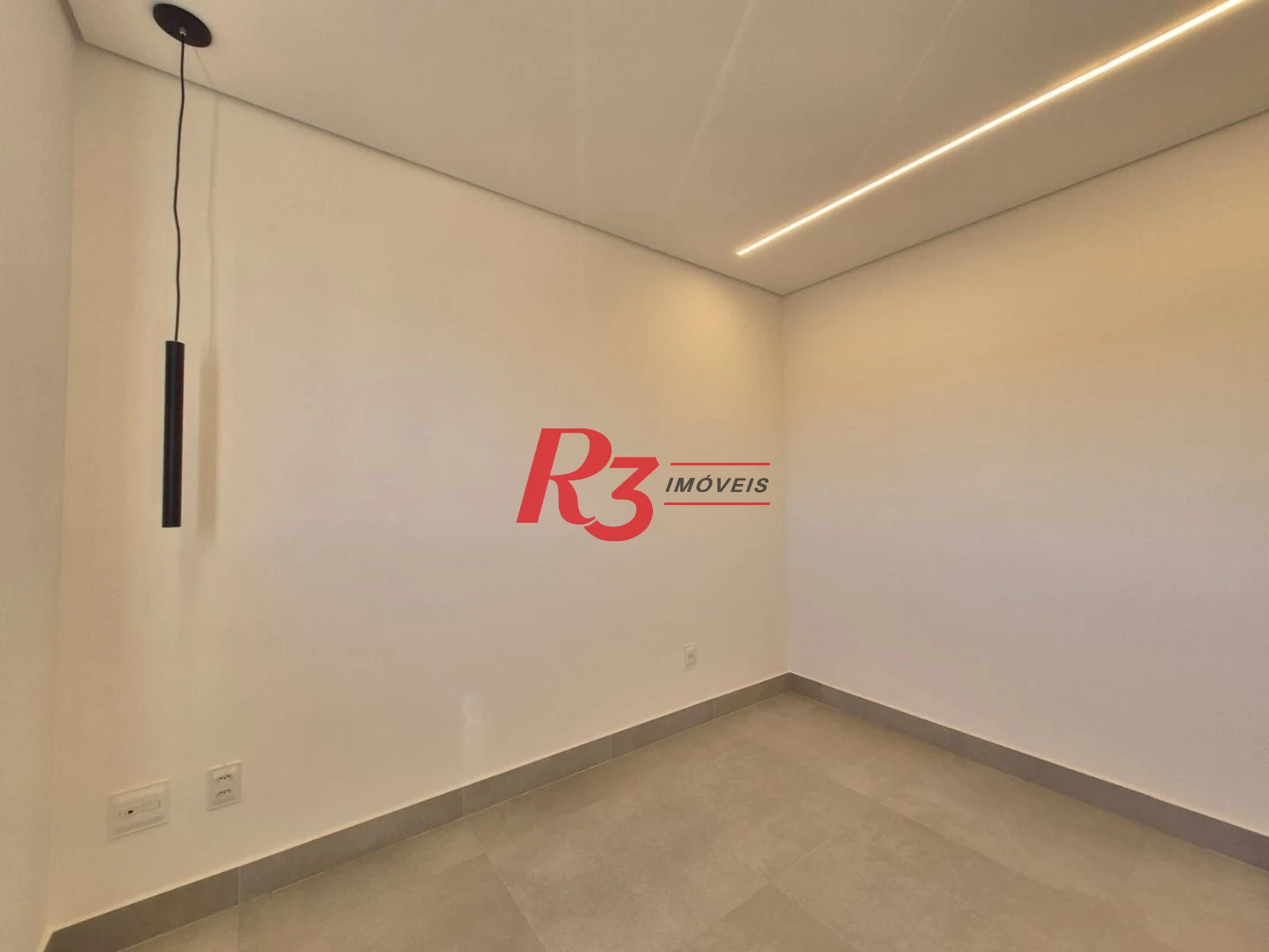 Que tal ser o 1° morador de um lindo apartamento que estamos alugando em Santos, com 2 quartos, sacada e lazer completo, tudo novinho?