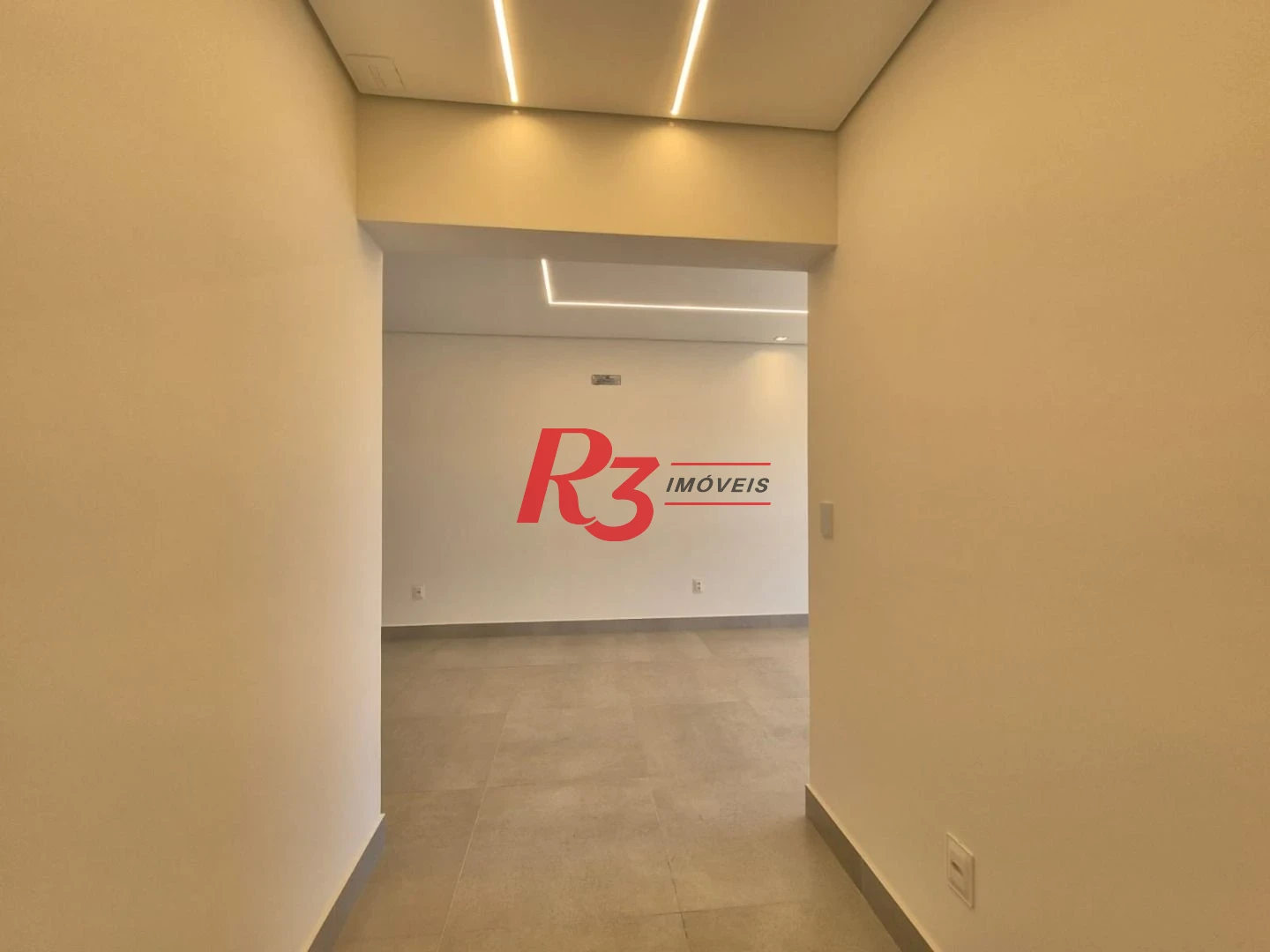 Que tal ser o 1° morador de um lindo apartamento que estamos alugando em Santos, com 2 quartos, sacada e lazer completo, tudo novinho?
