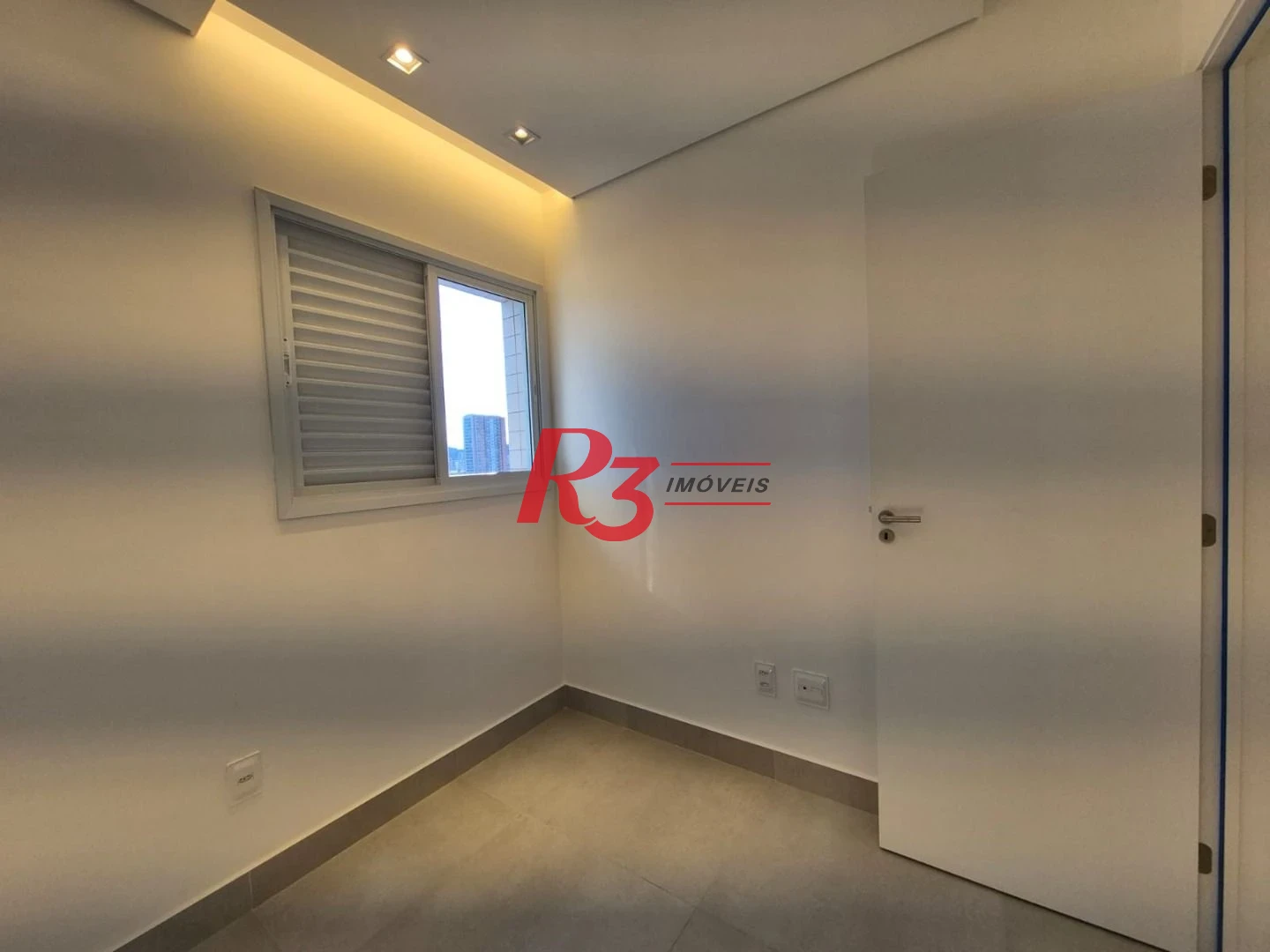 Que tal ser o 1° morador de um lindo apartamento que estamos alugando em Santos, com 2 quartos, sacada e lazer completo, tudo novinho?