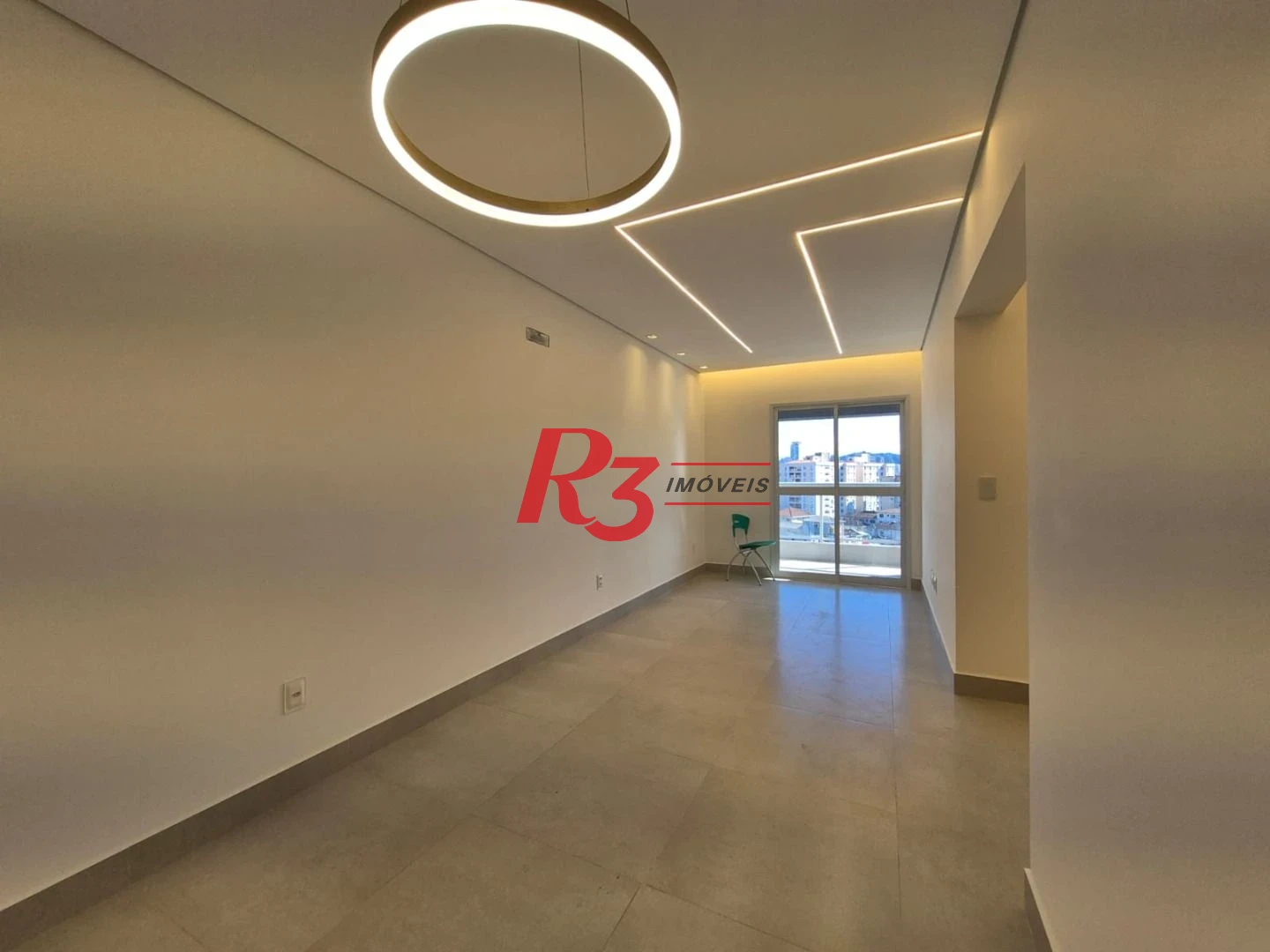 Que tal ser o 1° morador de um lindo apartamento que estamos alugando em Santos, com 2 quartos, sacada e lazer completo, tudo novinho?