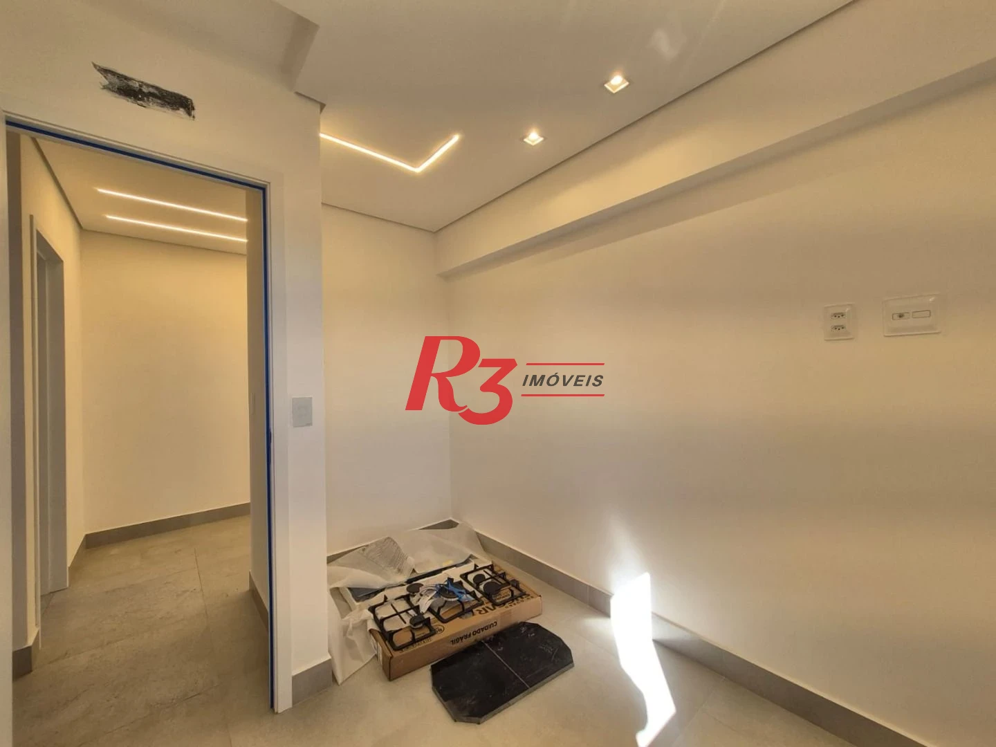 Que tal ser o 1° morador de um lindo apartamento que estamos alugando em Santos, com 2 quartos, sacada e lazer completo, tudo novinho?