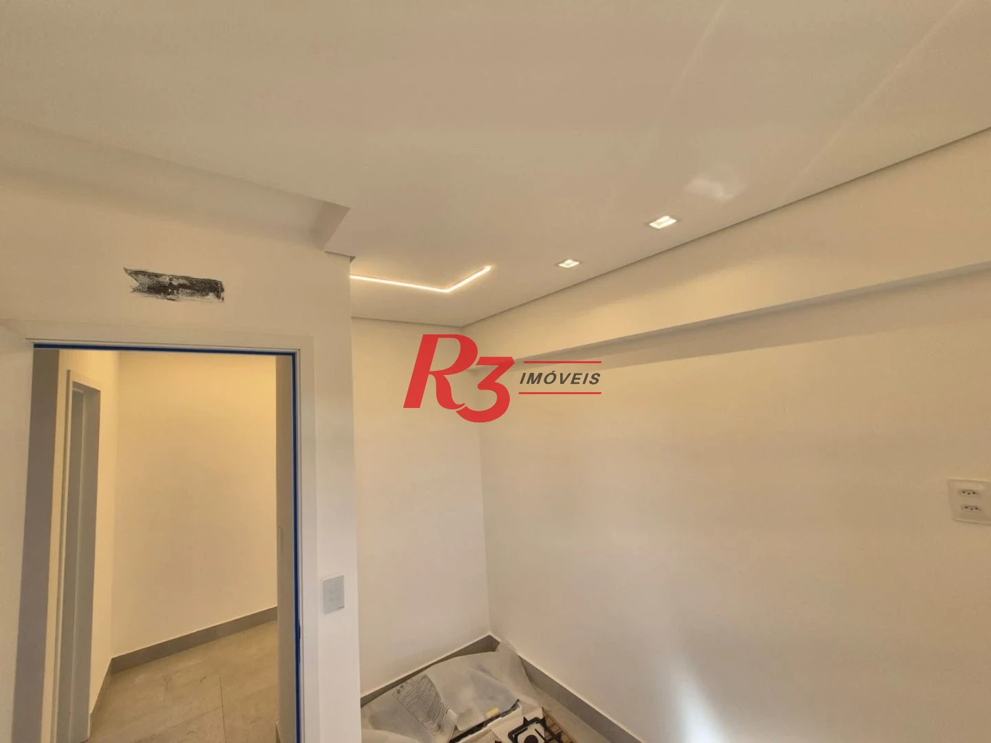 Que tal ser o 1° morador de um lindo apartamento que estamos alugando em Santos, com 2 quartos, sacada e lazer completo, tudo novinho?