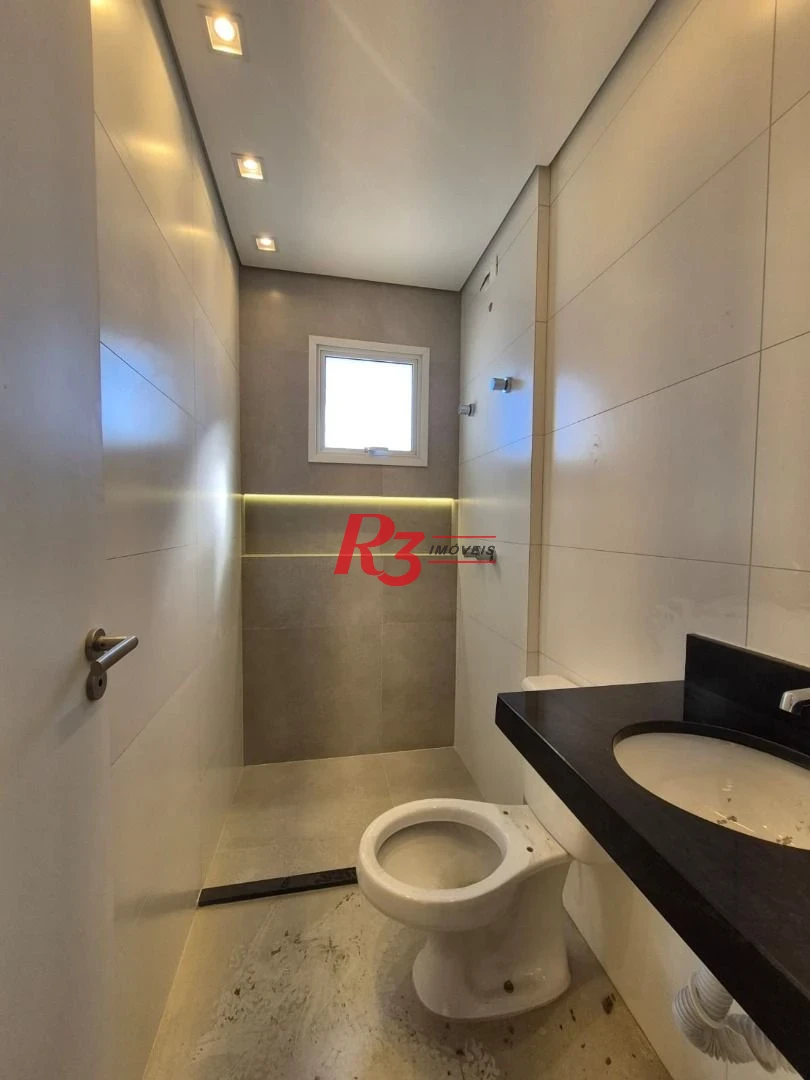 Que tal ser o 1° morador de um lindo apartamento que estamos alugando em Santos, com 2 quartos, sacada e lazer completo, tudo novinho?