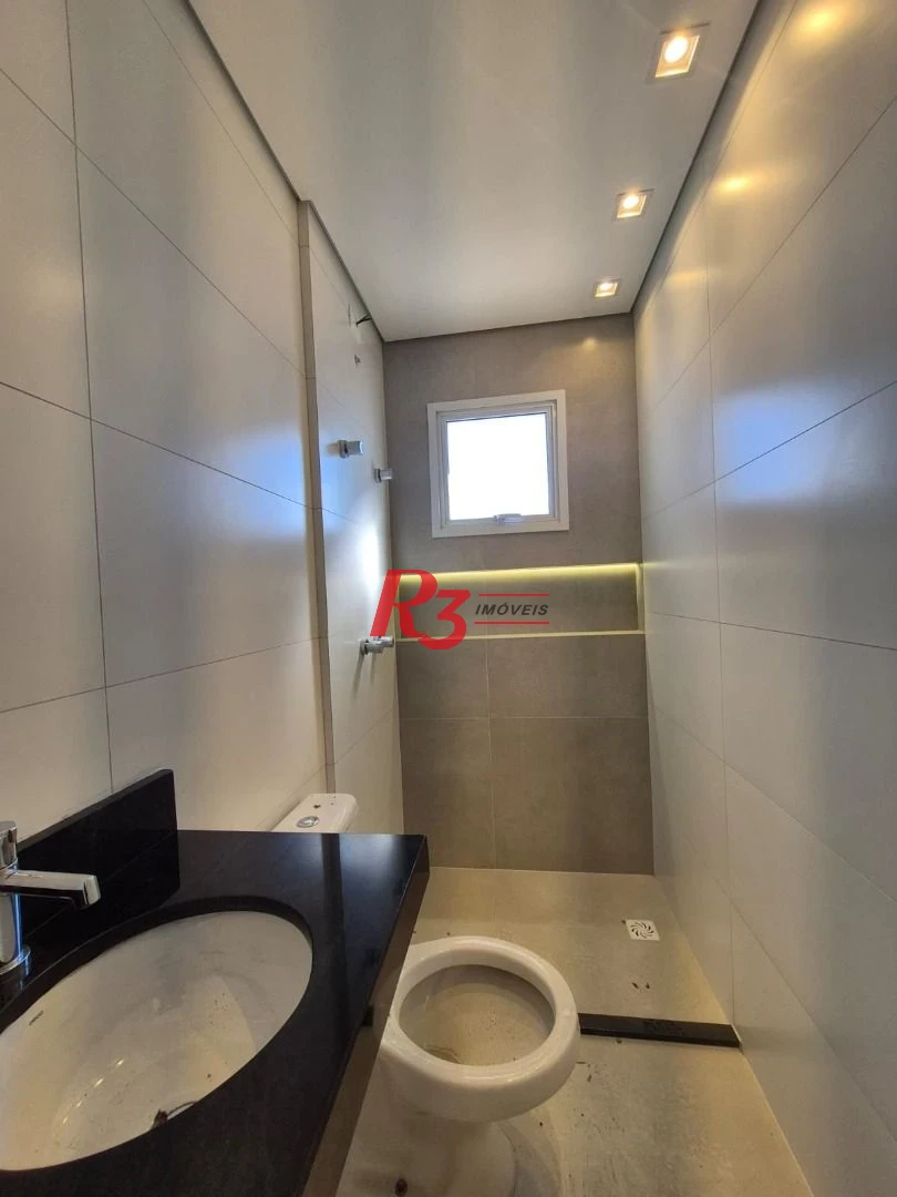 Que tal ser o 1° morador de um lindo apartamento que estamos alugando em Santos, com 2 quartos, sacada e lazer completo, tudo novinho?