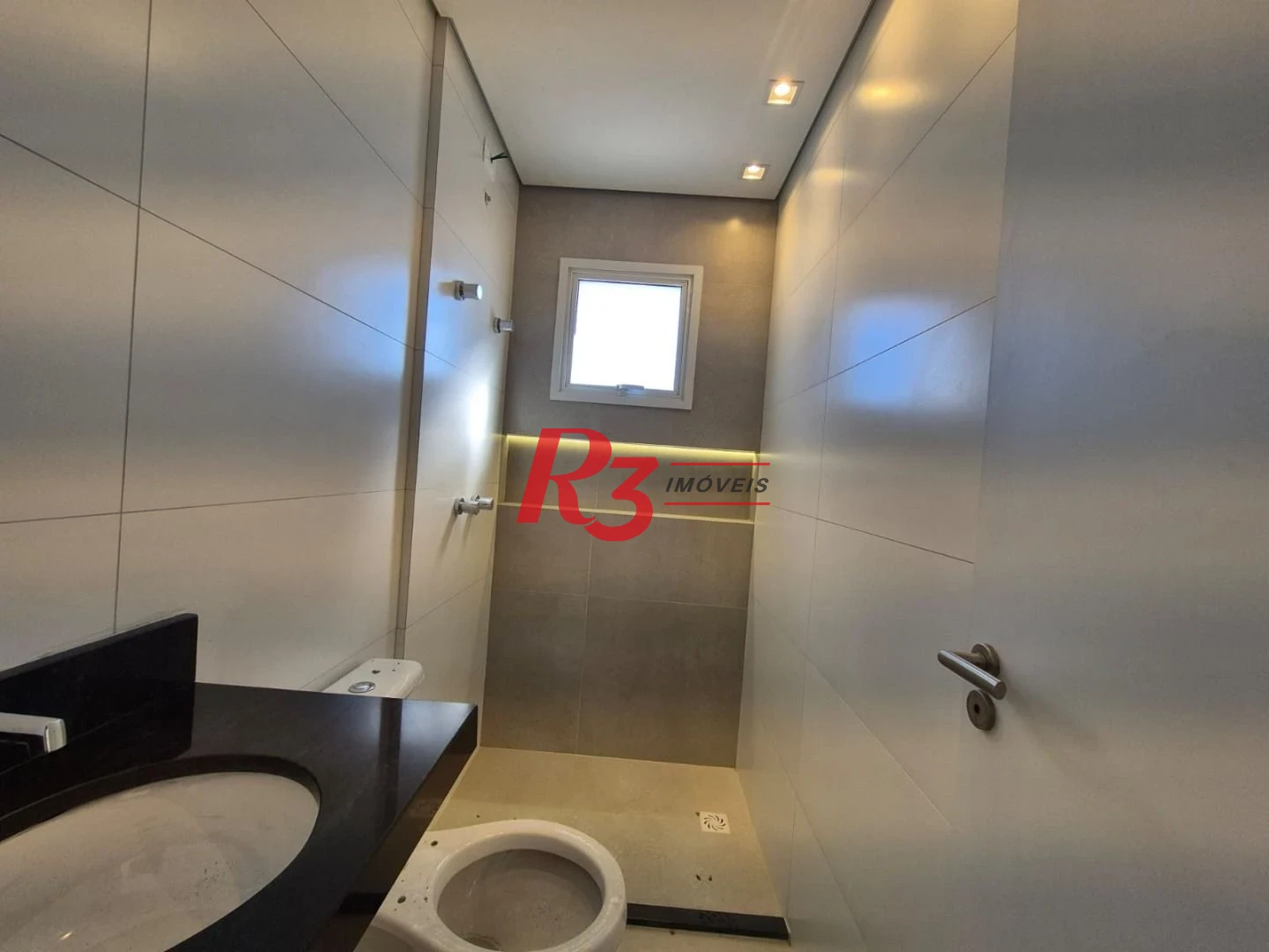 Que tal ser o 1° morador de um lindo apartamento que estamos alugando em Santos, com 2 quartos, sacada e lazer completo, tudo novinho?