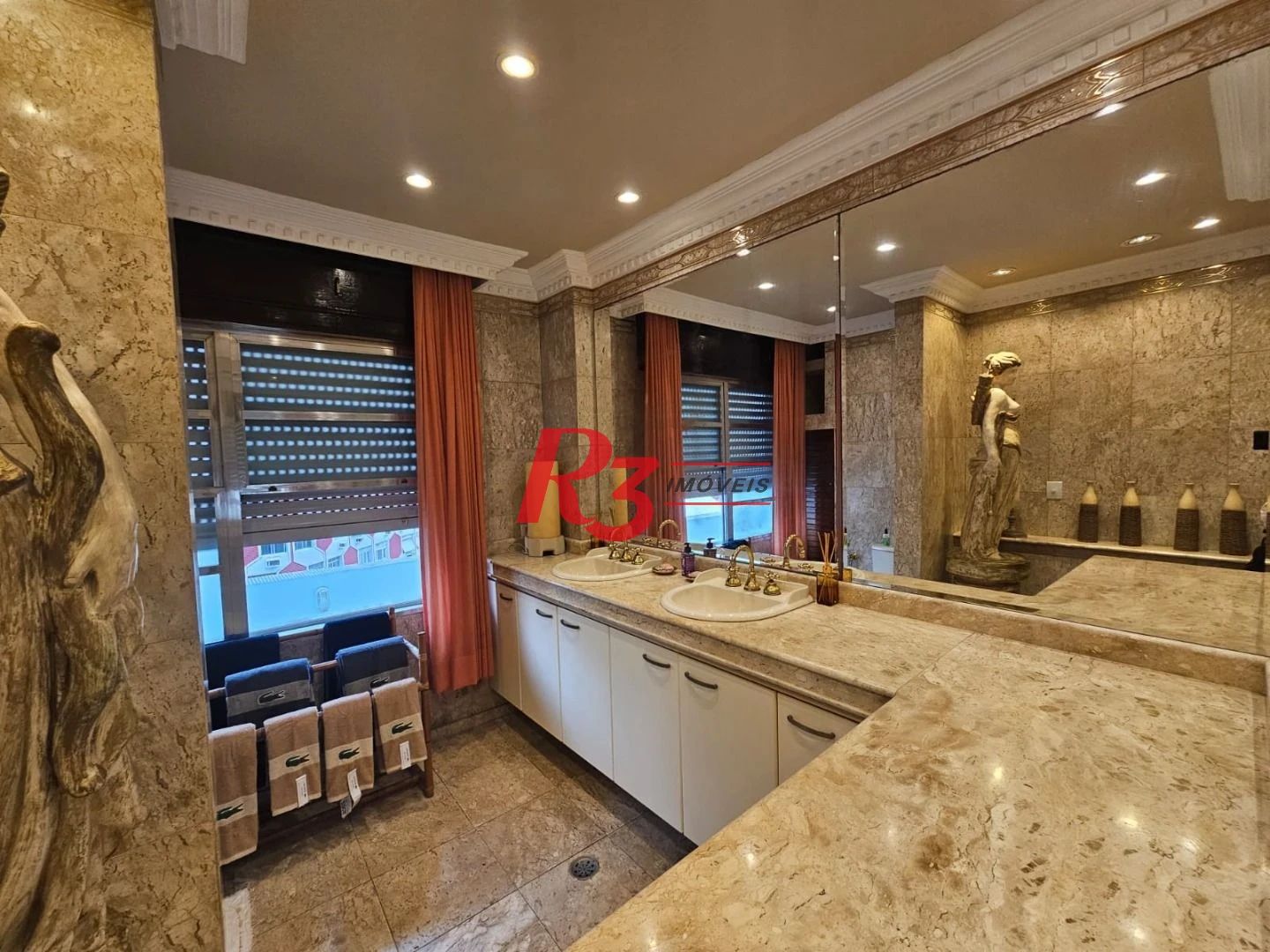 Apartamento com 2 dormitórios à venda, 146 m² por R$ 850.000,00 - Gonzaga - Santos/SP