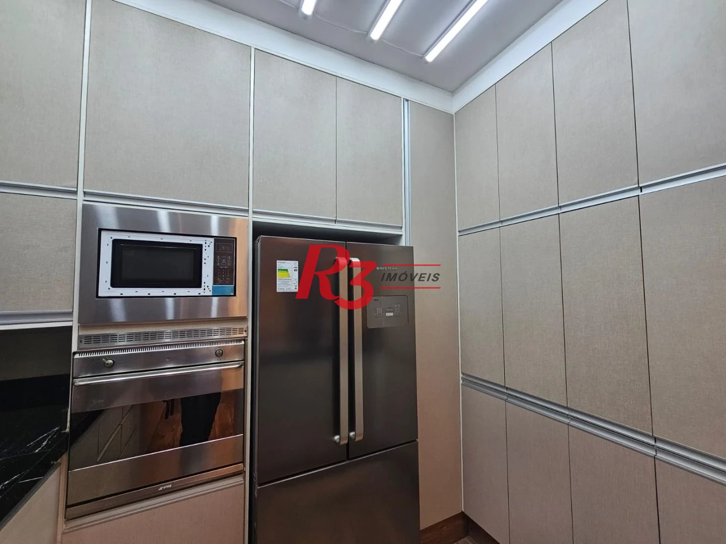 Apartamento com 2 dormitórios à venda, 146 m² por R$ 850.000,00 - Gonzaga - Santos/SP