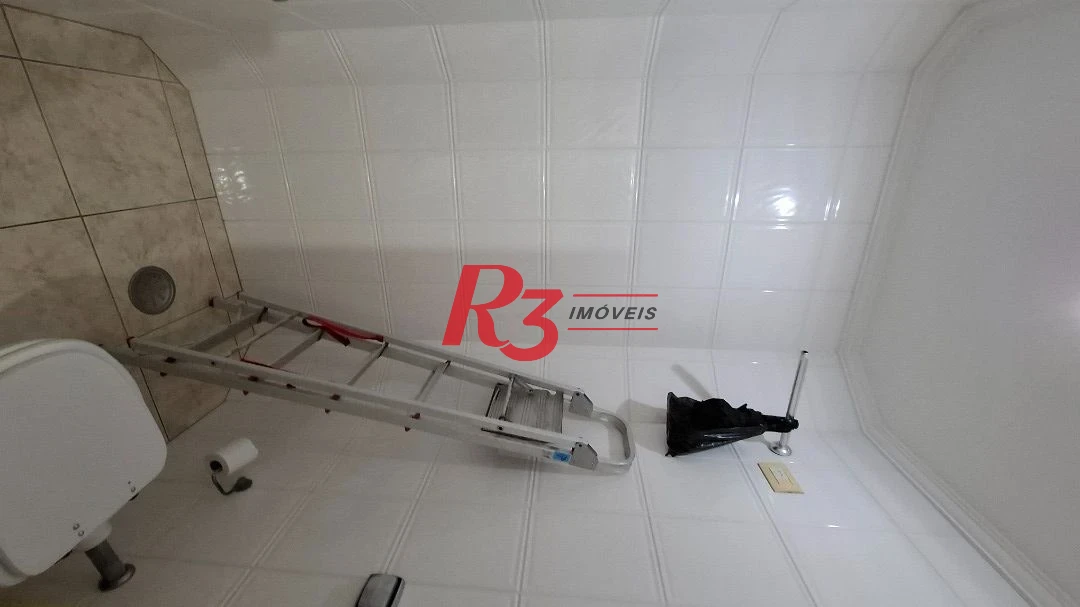 Apartamento à venda, 2 quartos, 1 vaga, prédio frente praia, no Gonzaga, Santos SP