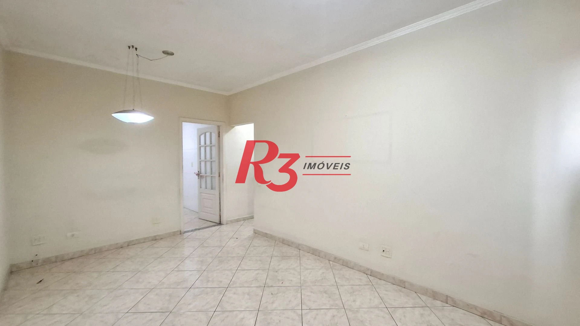Apartamento à venda, 2 quartos, 1 vaga, prédio frente praia, no Gonzaga, Santos SP