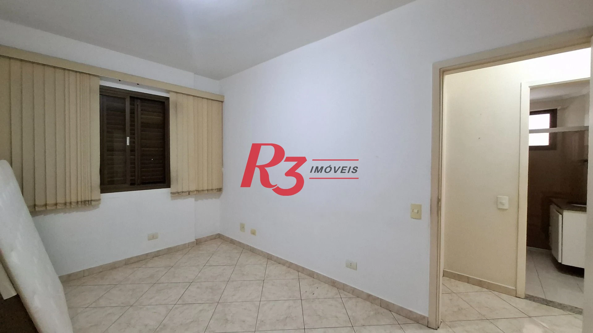 Apartamento à venda, 2 quartos, 1 vaga, prédio frente praia, no Gonzaga, Santos SP