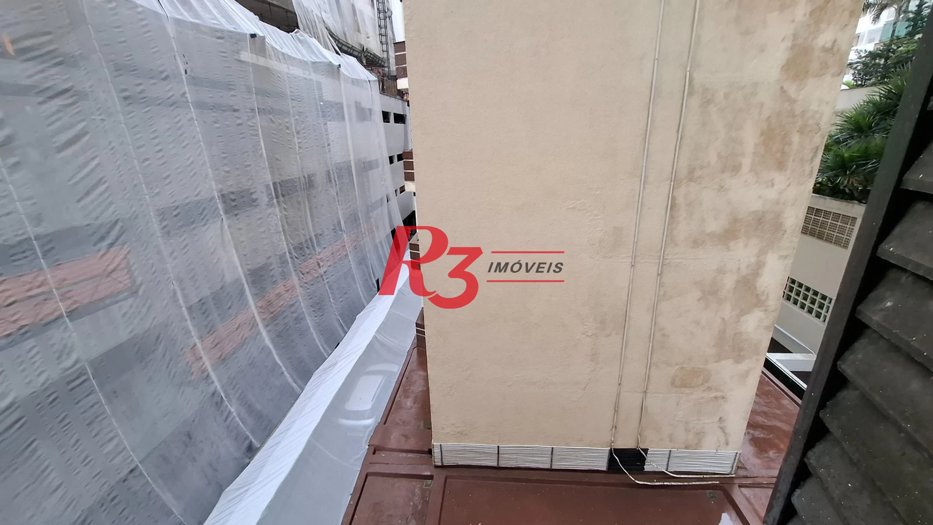 Apartamento à venda, 2 quartos, 1 vaga, prédio frente praia, no Gonzaga, Santos SP