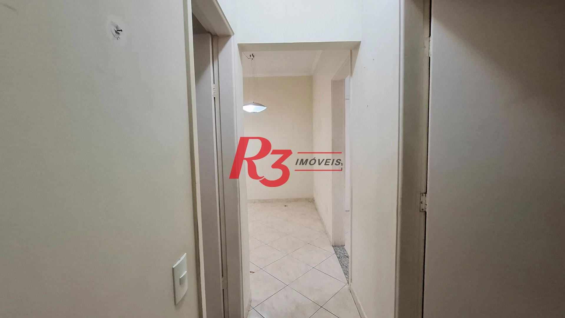 Apartamento à venda, 2 quartos, 1 vaga, prédio frente praia, no Gonzaga, Santos SP