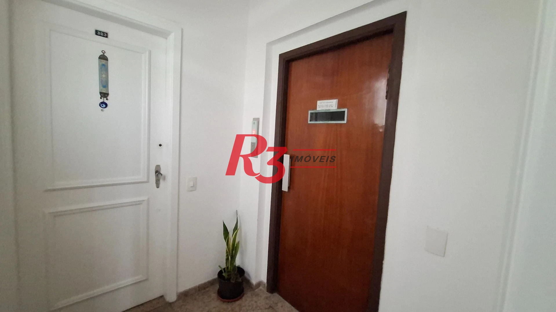 Apartamento à venda, 2 quartos, 1 vaga, prédio frente praia, no Gonzaga, Santos SP