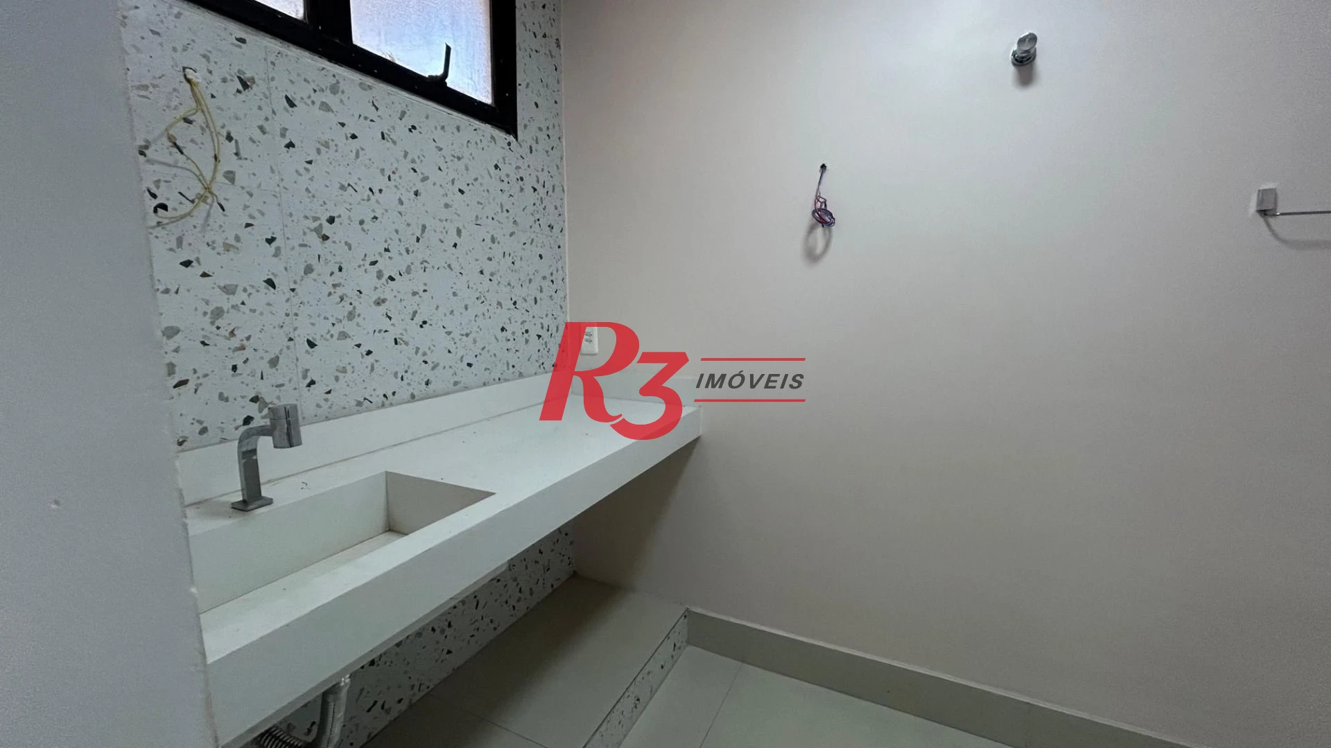Cobertura com 3 dormitórios à venda, 275 m² por R$ 1.600.000,00 - Embaré - Santos/SP