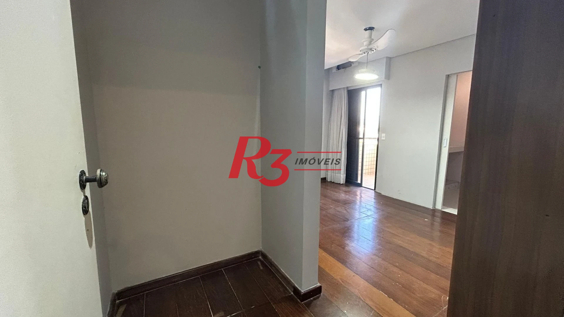 Cobertura com 3 dormitórios à venda, 275 m² por R$ 1.600.000,00 - Embaré - Santos/SP