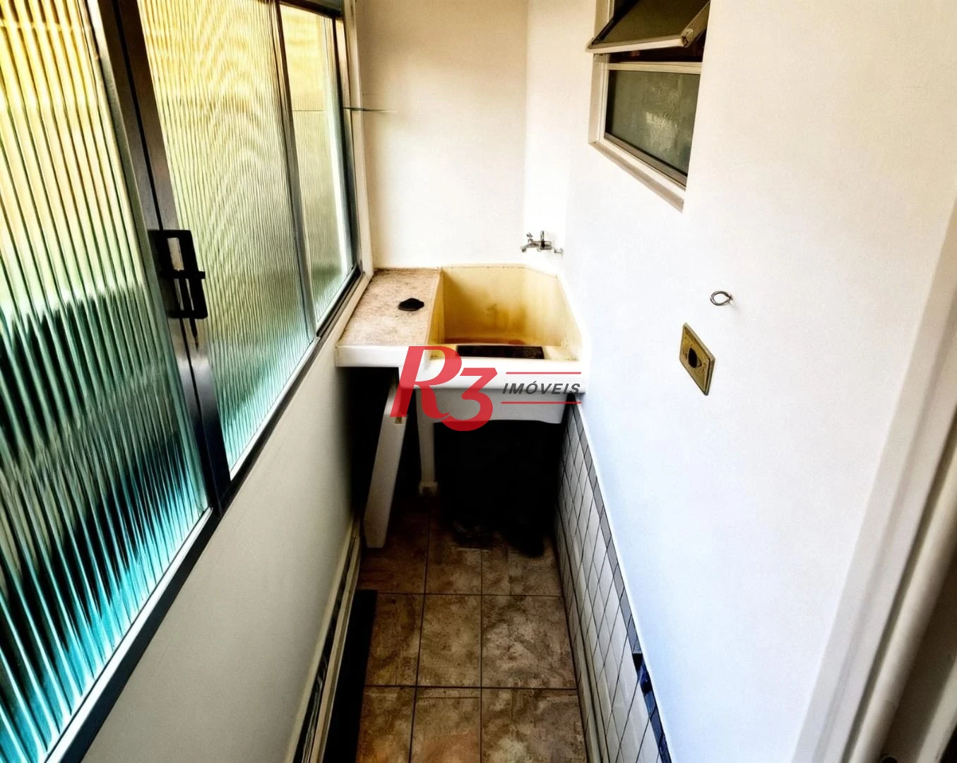 Apartamento com 2 dormitórios à venda, 60 m² por R$ 360.000,00 - Embaré - Santos/SP