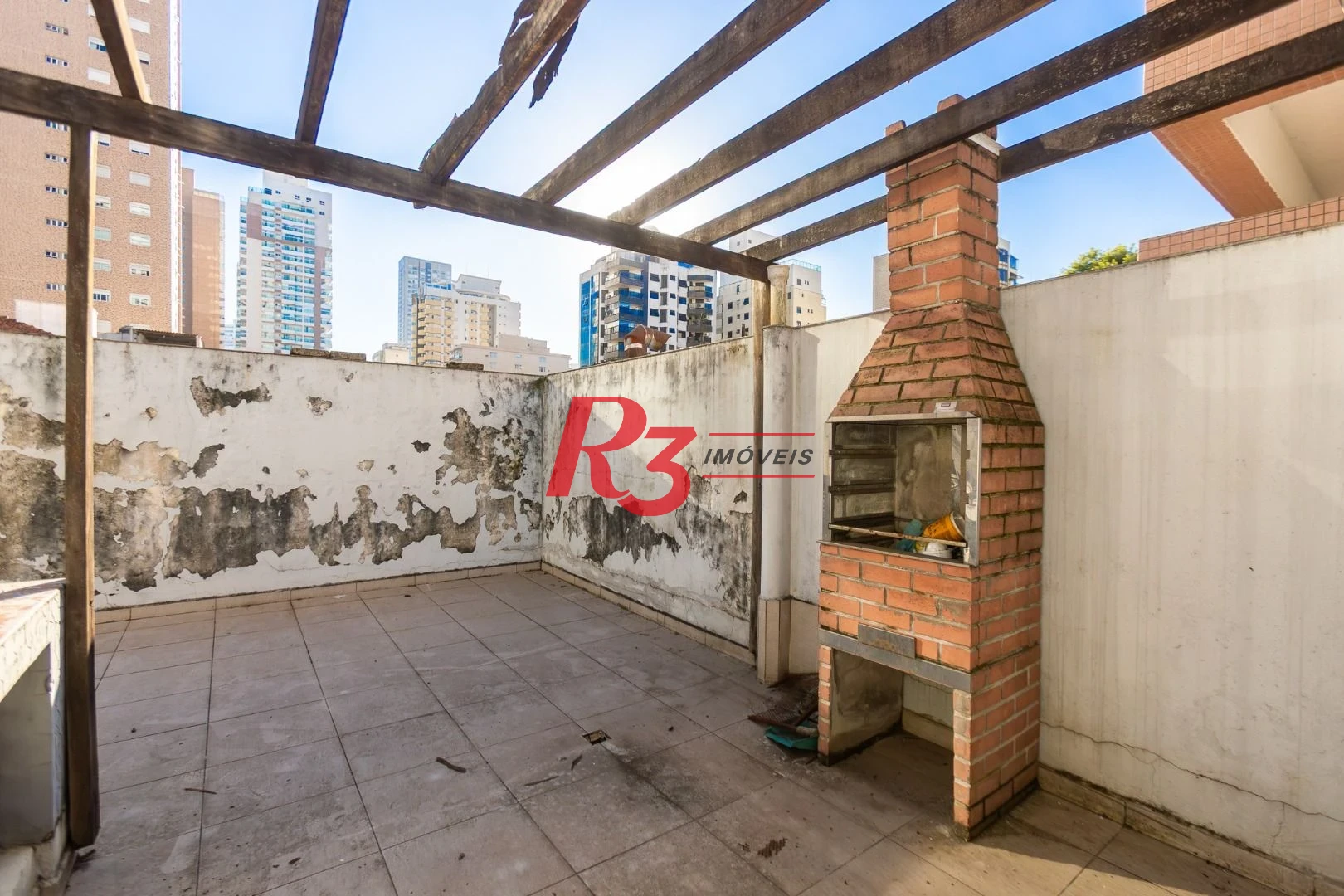 Sobrado com 3 dormitórios para alugar, 200 m² por R$ 15.000,01/mês - Gonzaga - Santos/SP