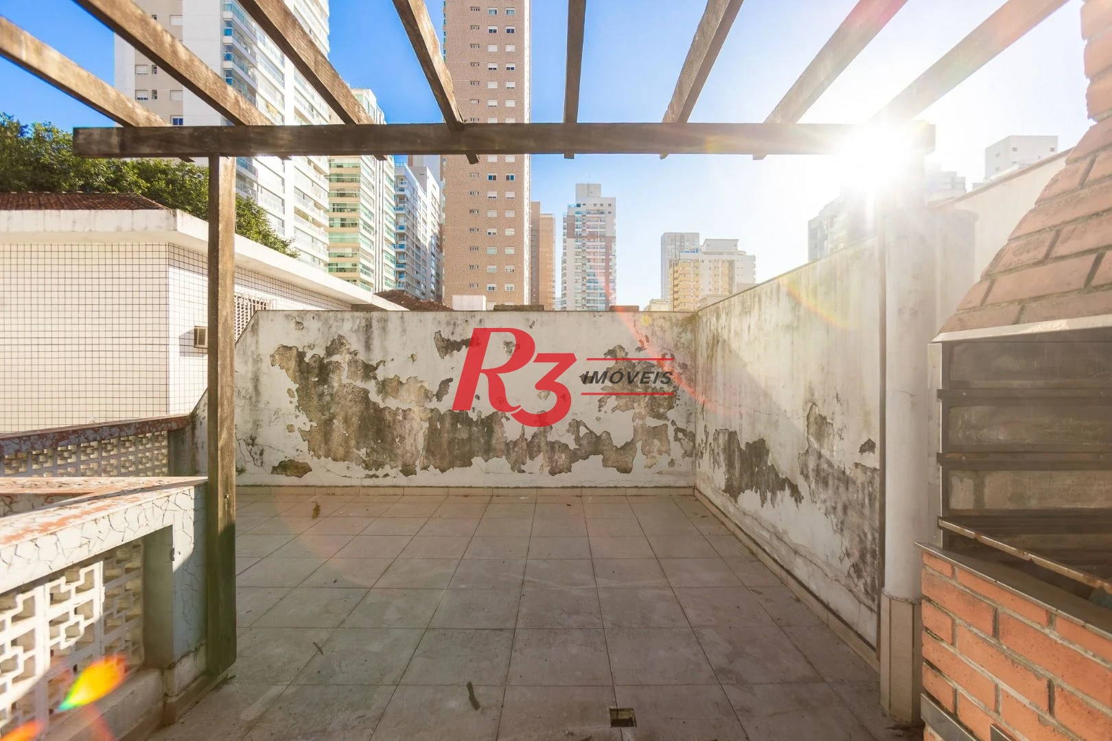 Sobrado com 3 dormitórios para alugar, 200 m² por R$ 15.000,01/mês - Gonzaga - Santos/SP