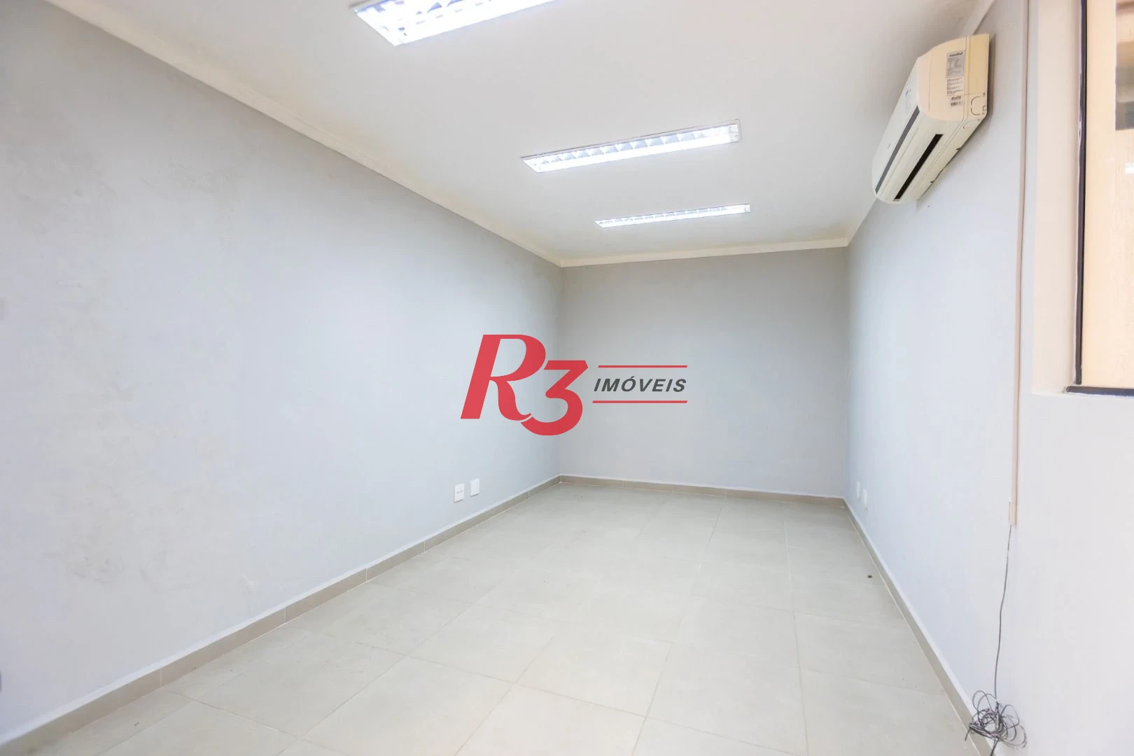 Sobrado com 3 dormitórios para alugar, 200 m² por R$ 15.000,01/mês - Gonzaga - Santos/SP