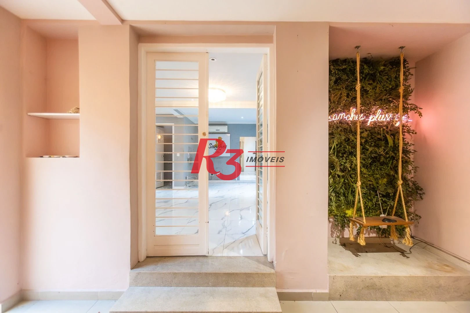 Sobrado com 3 dormitórios para alugar, 200 m² por R$ 15.000,01/mês - Gonzaga - Santos/SP