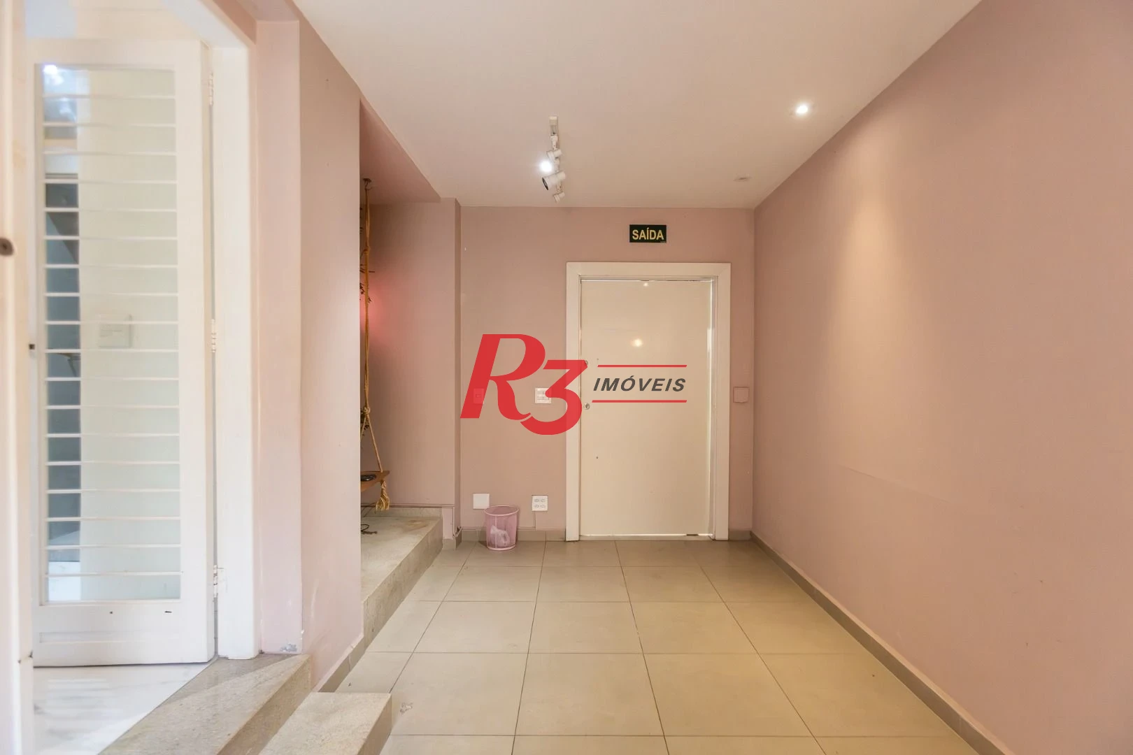 Sobrado com 3 dormitórios para alugar, 200 m² por R$ 15.000,01/mês - Gonzaga - Santos/SP