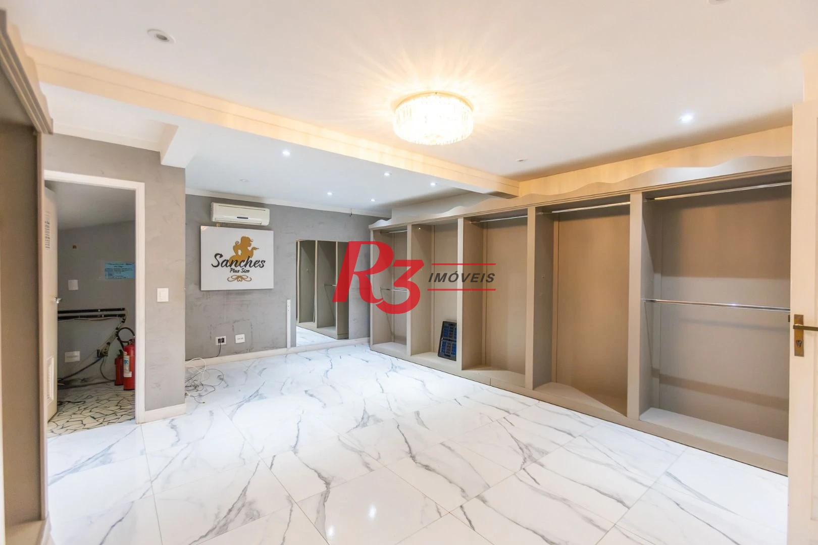 Sobrado com 3 dormitórios para alugar, 200 m² por R$ 15.000,01/mês - Gonzaga - Santos/SP