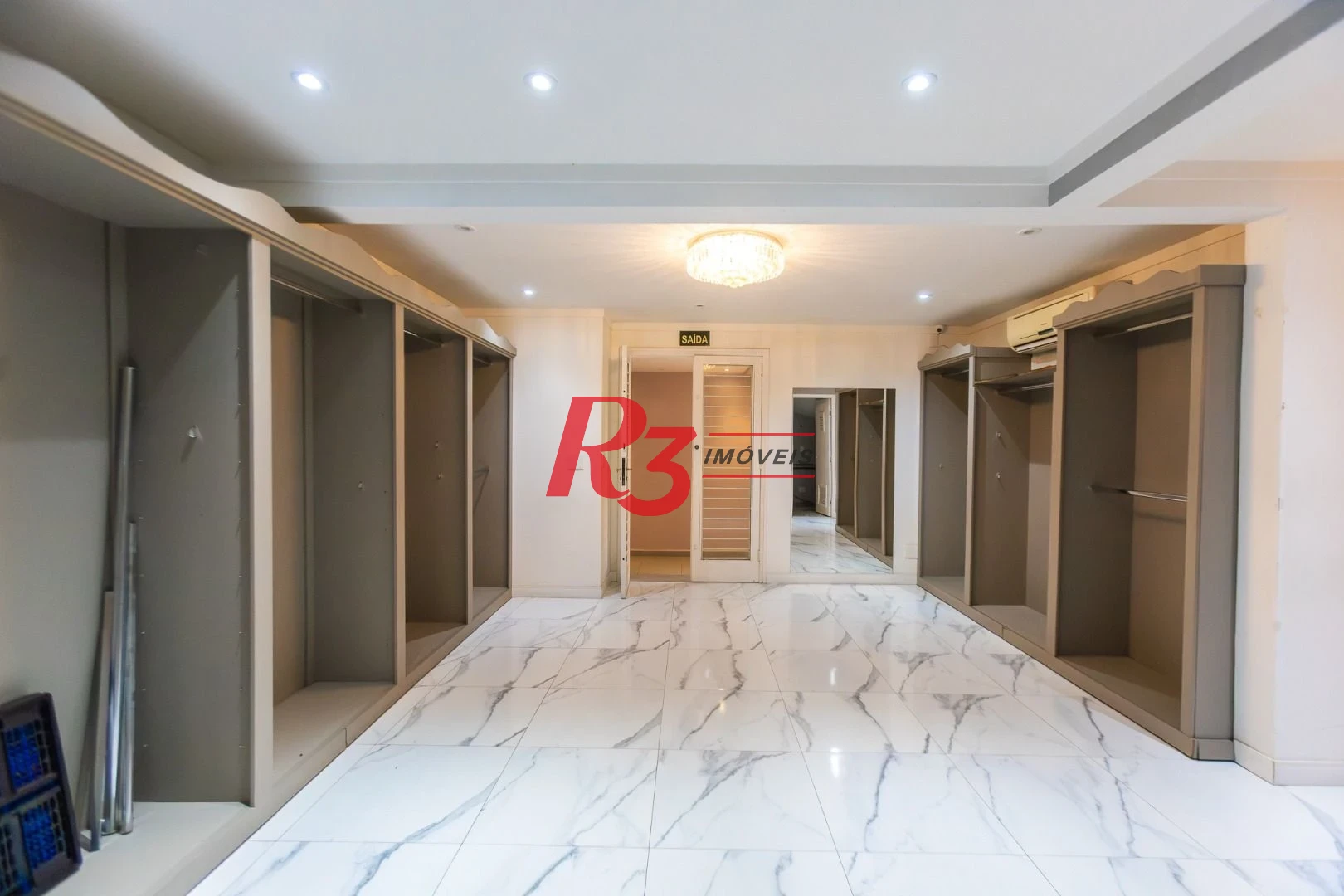 Sobrado com 3 dormitórios para alugar, 200 m² por R$ 15.000,01/mês - Gonzaga - Santos/SP