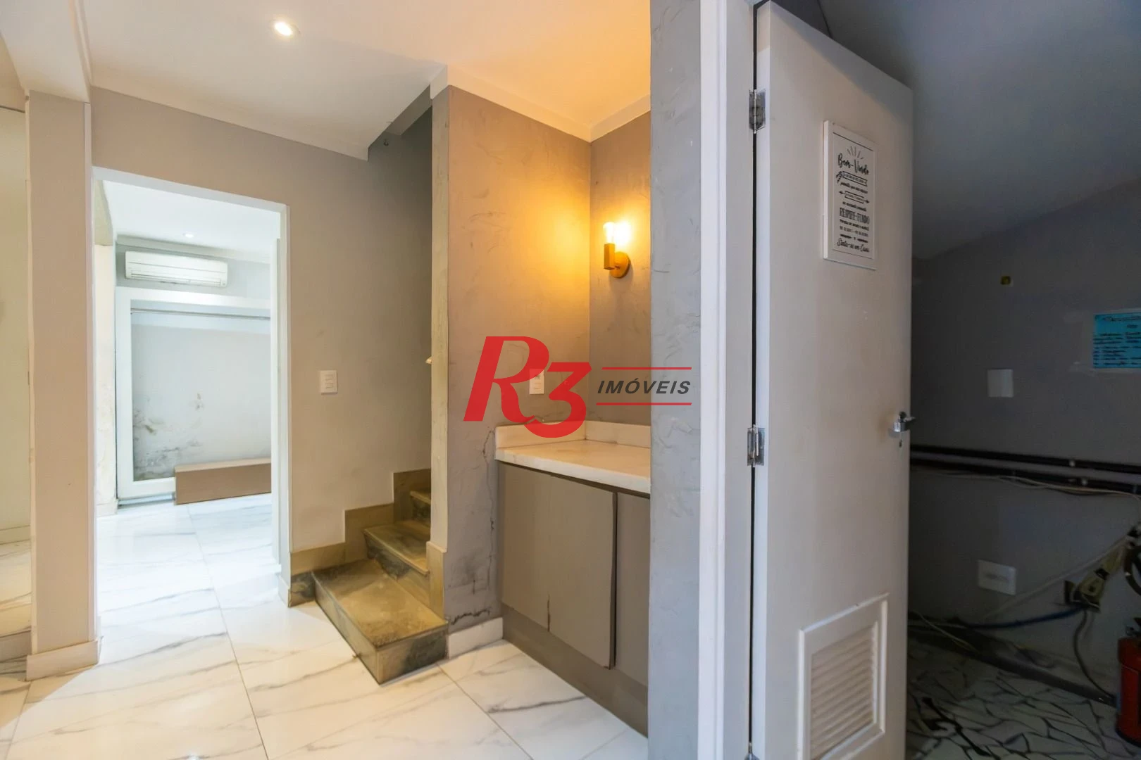 Sobrado com 3 dormitórios para alugar, 200 m² por R$ 15.000,01/mês - Gonzaga - Santos/SP