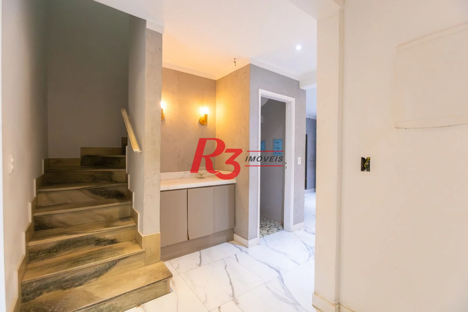 Sobrado com 3 dormitórios para alugar, 200 m² por R$ 15.000,01/mês - Gonzaga - Santos/SP