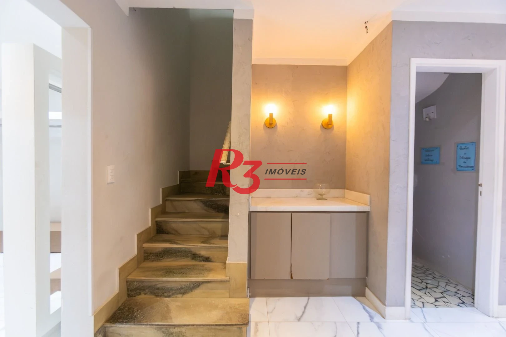Sobrado com 3 dormitórios para alugar, 200 m² por R$ 15.000,01/mês - Gonzaga - Santos/SP