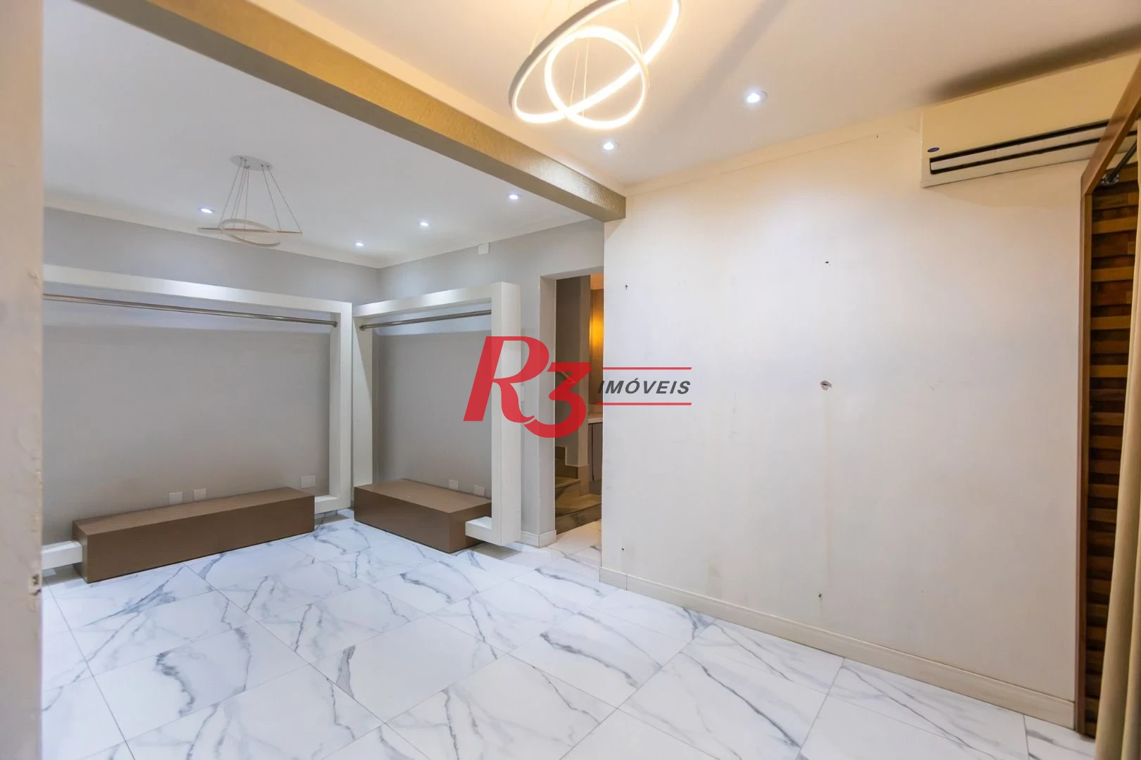 Sobrado com 3 dormitórios para alugar, 200 m² por R$ 15.000,01/mês - Gonzaga - Santos/SP